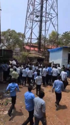 ಗಿಡಗಂಟಿಗಳ ಮೇಲೆ ಬಿದ್ದು ವಿದ್ಯಾರ್ಥಿಗಳು ಪರಸ್ಪರ ಹೊಡೆದಾಟ