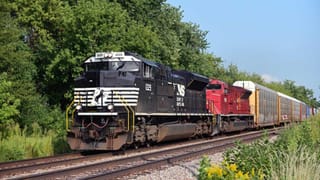 ಬೆಂಗಳೂರಿನಲ್ಲಿ ಆಟೋ ಗ್ಯಾಸ್ ಹಾಹಾಕಾರ: ಕಿಲೋಮೀಟರ್‌ಗಟ್ಟಲೆ ರಿಕ್ಷಾ ಸಾಲು! ಸಚಿವ ಮುನಿಯಪ್ಪ ಮನೆಗೆ ಮುತ್ತಿಗೆ ಎಚ್ಚರಿಕೆ