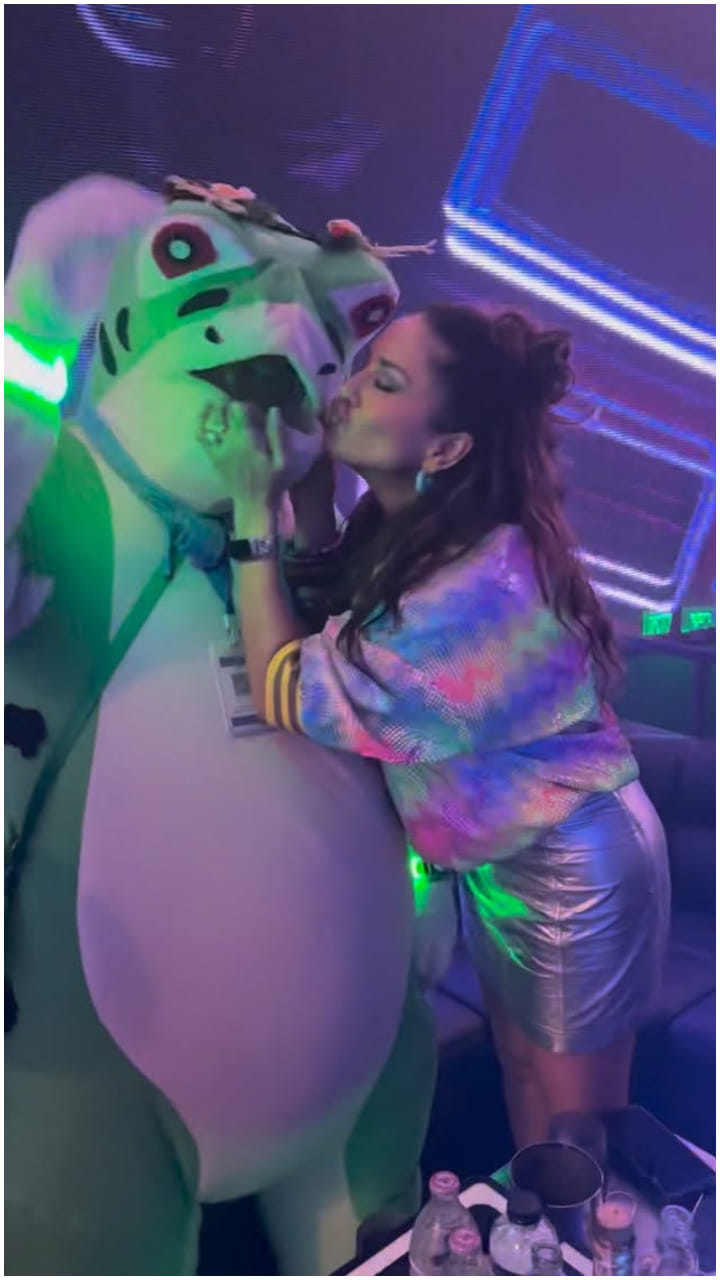 ಗೊಂಬೆ ಮುದ್ದಾಡಿದ ಸನ್ನಿ ಲಿಯೋನ್