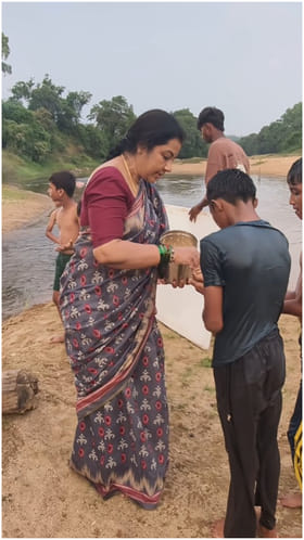 ಶೂಟಿಂಗ್ ವೇಳೆ ಮಕ್ಕಳಿಗೆ ಕೈತುತ್ತು ನೀಡಿದ ತಾರಾ