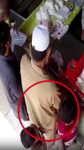 ಅಂಗಡಿಯಲ್ಲಿ ಗ್ರಾಹಕರ ಜೇಬಿನಿಂದ ಮೊಬೈಲ್ ಕದ್ದ ಮಕ್ಕಳು