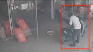 Video: ಒಳ್ಳೆ ಟಿಪ್​ ಟಾಪ್​ ಆಗಿ ಬಂದು ಈರುಳ್ಳಿ ಖರೀದಿಗೆಂದು ರೈತ ಸ್ಕೂಟಿಯಲ್ಲಿಟ್ಟಿದ್ದ 5 ಲಕ್ಷ ರೂ. ಕದ್ದ ಕಳ್ಳ