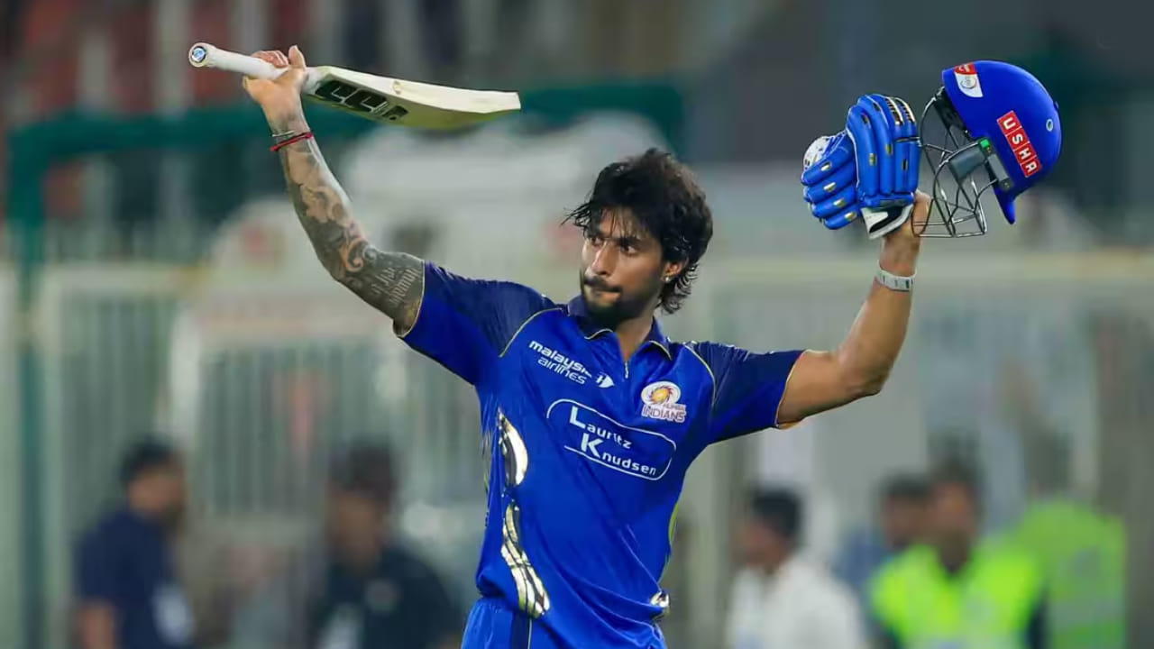 ಈ ಮೂಲಕ ಮುಂಬೈ ಇಂಡಿಯನ್ಸ್ ಪರ ಅತೀ ವೇಗದ ಸೆಂಚುರಿ ಸಿಡಿಸಿದ ಭಾರತೀಯ ಬ್ಯಾಟರ್ ಎನಿಸಿಕೊಂಡಿದ್ದಾರೆ. ಹಾಗೆಯೇ ಚೊಚ್ಚಲ ಐಪಿಎಲ್​ನಲ್ಲಿ ಸನತ್ ಜಯಸೂರ್ಯ ಬರೆದಿದ್ದ ದಾಖಲೆಯನ್ನು ಸರಿಗಟ್ಟುವಲ್ಲಿ ತಿಲಕ್ ವರ್ಮಾ ಯಶಸ್ವಿಯಾಗಿದ್ದಾರೆ. 