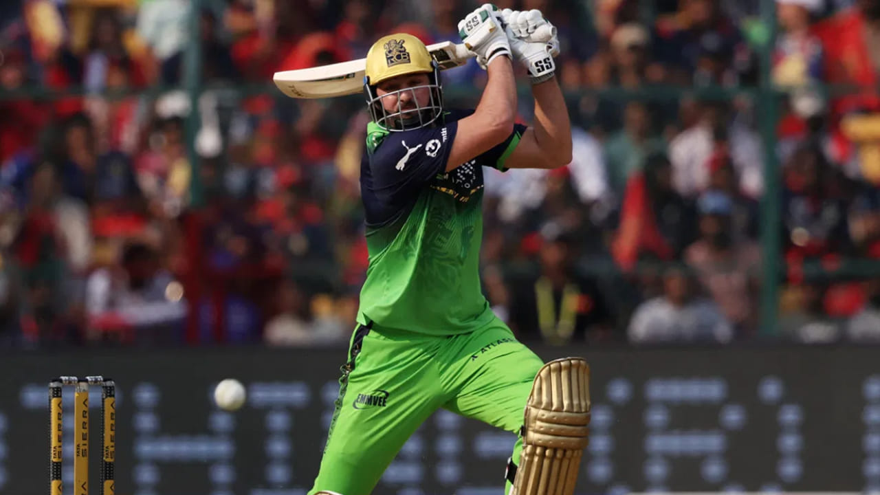 ಕಳೆದ ಆವೃತ್ತಿಯಿಂದ ರಾಯಲ್ ಚಾಲೆಂಜರ್ಸ್ ಬೆಂಗಳೂರು ತಂಡದ ಪರ ಆಡುತ್ತಿರುವ ಟಿಮ್ ಡೇವಿಡ್ ಕೇವಲ 560 ಎಸೆತಗಳಲ್ಲಿ 1,000 ರನ್ ಪೂರೈಸಿದ್ದಾರೆ. ಈ ಮೂಲಕ ಟ್ರಾವಿಸ್ ಹೆಡ್ (575 ಎಸೆತಗಳು) ಮತ್ತು ಫಿಲ್ ಸಾಲ್ಟ್ (575 ಎಸೆತಗಳು) ಅವರಂತಹ ದಂತಕಥೆಯ ಬ್ಯಾಟ್ಸ್‌ಮನ್‌ಗಳನ್ನು ಹಿಂದಿಕ್ಕಿದ್ದಾರೆ.
