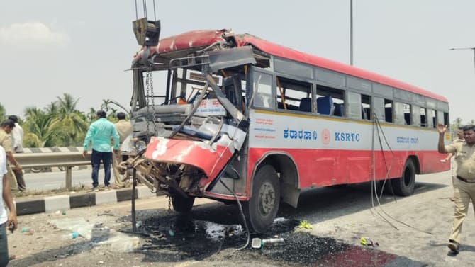 ಕೆಎಸ್‌ಆರ್‌ಟಿಸಿ ಬಸ್ ಡಿಕ್ಕಿಯಾಗಿ ಹಲವು ಪ್ರಯಾಣಿಕರಿಗೆ ಗಾಯ