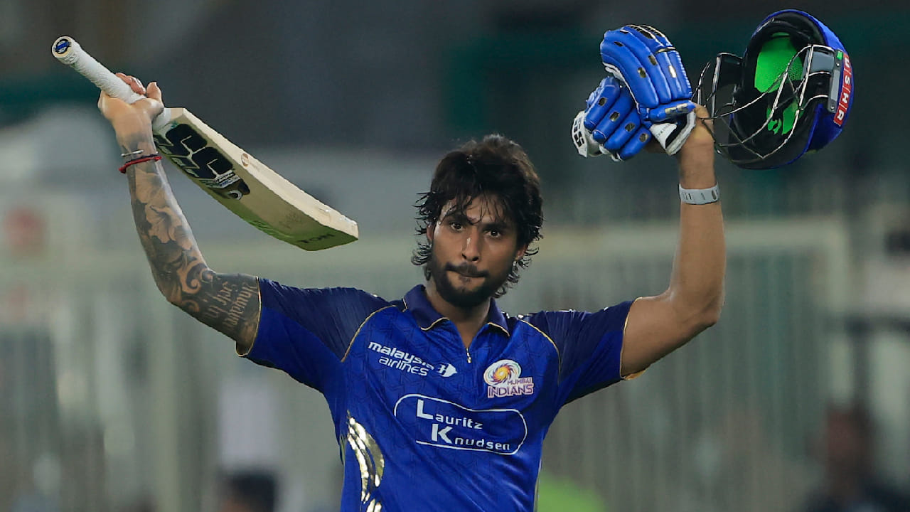 IPL 2026: ಇಂಡಿಯನ್ ಪ್ರೀಮಿಯರ್ ಲೀಗ್​ನಲ್ಲಿ ಮುಂಬೈ ಇಂಡಿಯನ್ಸ್ ಪರ ಈವರೆಗೆ 8 ಬ್ಯಾಟರ್​ಗಳು ಶತಕ ಸಿಡಿಸಿದ್ದಾರೆ. ಈ ಎಂಟು ಆಟಗಾರರಲ್ಲಿ ಈ ಸಾಧನೆ ಮಾಡಿದ ಮೊದಲ ದಾಂಡಿಗ ಶ್ರೀಲಂಕಾದ ಸನತ್ ಜಯಸೂರ್ಯ. ಜಯಸೂರ್ಯ ಬಾರಿಸಿದ ಈ ಸೆಂಚುರಿ ದಾಖಲೆಯನ್ನು ಇದೀಗ 18 ವರ್ಷಗಳ ಬಳಿಕ ತಿಲಕ್ ವರ್ಮಾ (Tilak Varma) ಸರಿಗಟ್ಟಿದ್ದಾರೆ.