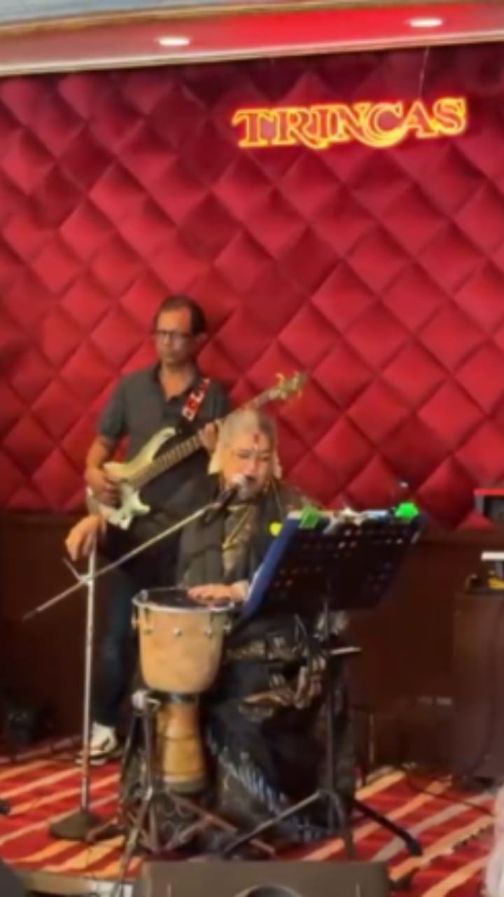 ಹಾಡುಗಾರ್ತಿಯಾಗಿ ವೃತ್ತಿ ಆರಂಭಿಸಿದ್ದ ರೆಸ್ಟೊರೆಂಟ್​​ನಲ್ಲಿ ಮತ್ತೆ ಹಾಡಿದ ಉಷಾ ಉತ್ತಪ್