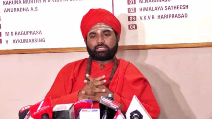 ವಚನಾನಂದ ಶ್ರೀ ವಿರುದ್ಧ ಮತ್ತೊಂದು ಸ್ಫೋಟಕ ಆರೋಪ: ರಾಜಕೀಯ ನಾಯಕರ ಕರೆ ರೆಕಾರ್ಡ್ ಮಾಡ್ತಿದ್ರಾ ಶ್ವಾಸಗುರು? ವಚನಾನಂದ ಶ್ರೀ ವಿರುದ್ಧ ಮತ್ತೊಂದು ಸ್ಫೋಟಕ ಆರೋಪ: ರಾಜಕೀಯ ನಾಯಕರ ಕರೆ ರೆಕಾರ್ಡ್ ಮಾಡ್ತಿದ್ರಾ ಶ್ವಾಸಗುರು?