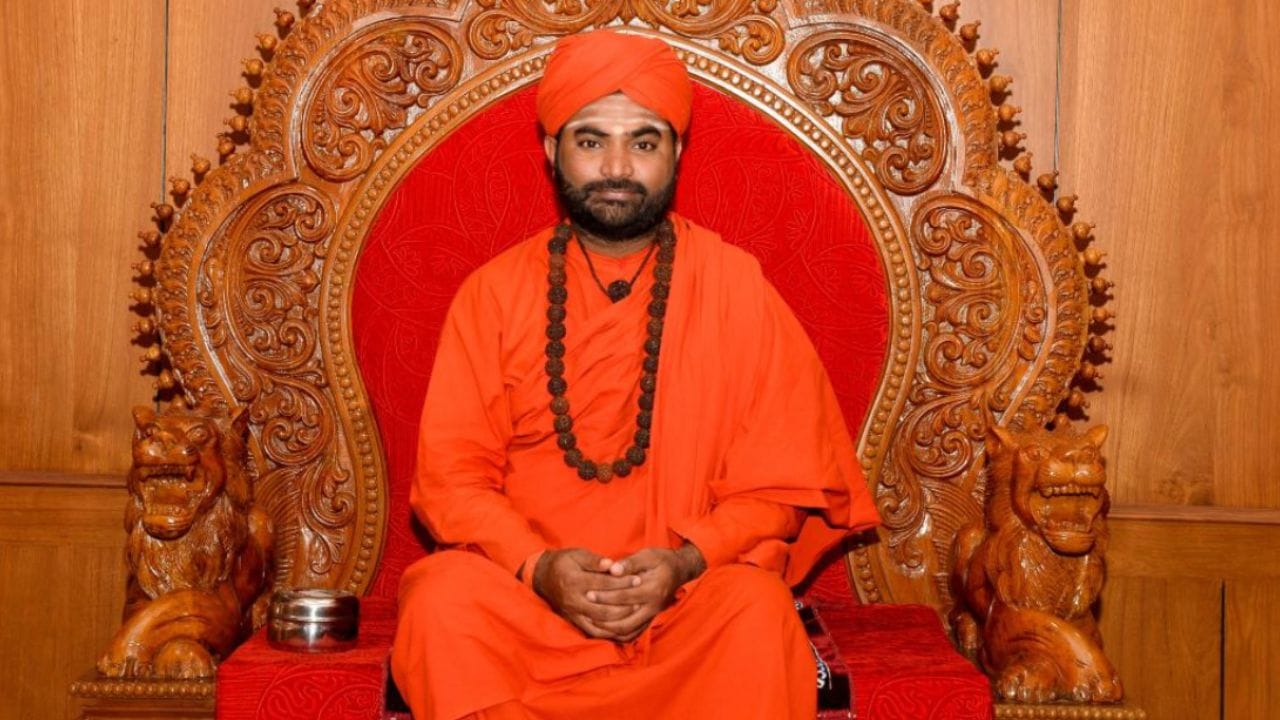 ವಚನಾನಂದ ಸ್ವಾಮೀಜಿಗೆ ಬಿಗ್ ಶಾಕ್ ಕೊಟ್ಟ ಧರ್ಮದರ್ಶಿ ಸಮಿತಿ: ಪಂಚಮಸಾಲಿ ಗುರುಪೀಠದಿಂದ ಉಚ್ಛಾಟನೆ