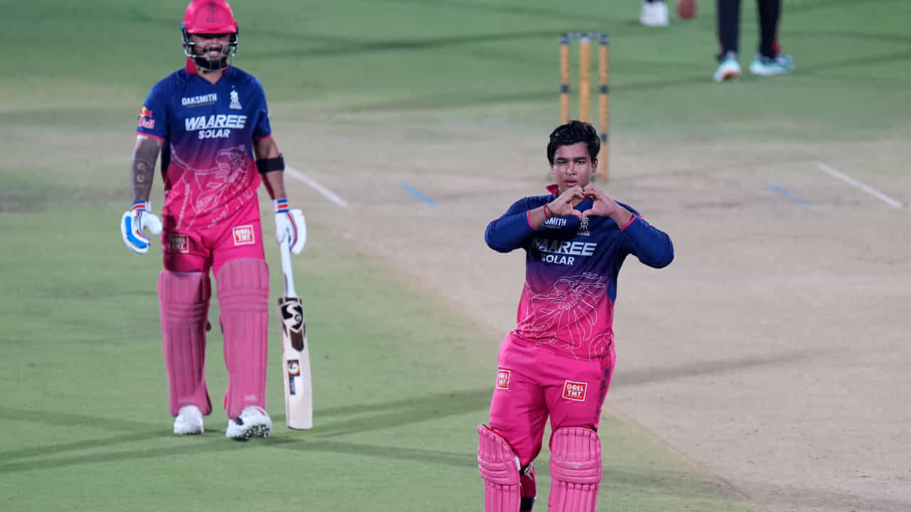 RR vs SRH: 36 ಎಸೆತ, 12 ಸಿಕ್ಸರ್..! ವೇಗದ ಶತಕ ಸಿಡಿಸಿ ದಾಖಲೆ ಬರೆದ ವೈಭವ್ RR vs SRH: 36 ಎಸೆತ, 12 ಸಿಕ್ಸರ್..! ವೇಗದ ಶತಕ ಸಿಡಿಸಿ ದಾಖಲೆ ಬರೆದ ವೈಭವ್