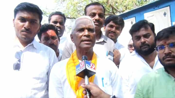 ಕಾಂಗ್ರೆಸ್ನವರು ನಿನ್ನೆ ರಾತ್ರಿ ಕೋಟ್ಯಂತರ ರೂಪಾಯಿ ಹಣ ಹಂಚಿಕೆ ಮಾಡಿದ್ದಾರೆ: ವೀರಣ್ಣ ಚರಂತಿಮಠ ಕಾಂಗ್ರೆಸ್ನವರು ನಿನ್ನೆ ರಾತ್ರಿ ಕೋಟ್ಯಂತರ ರೂಪಾಯಿ ಹಣ ಹಂಚಿಕೆ ಮಾಡಿದ್ದಾರೆ: ವೀರಣ್ಣ ಚರಂತಿಮಠ
