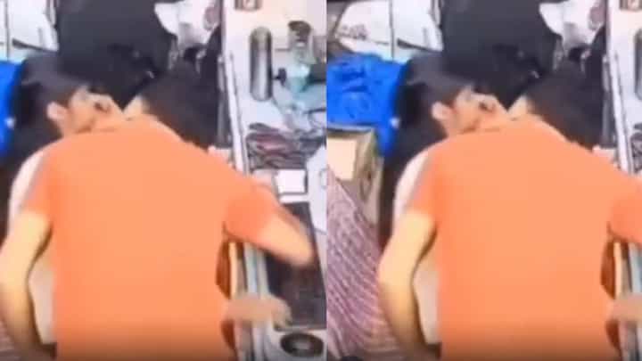 Video: ಡೌಟ್ ಕೇಳೋ ನೆಪದಲ್ಲಿ ಮಹಿಳಾ ಉದ್ಯೋಗಿಯ ತುಟಿಗೆ ಚುಂಬಿಸಲು ಹೋದ ಕಾಮುಕ: ವಿಡಿಯೋ ಫುಲ್ ವೈರಲ್ Video: ಡೌಟ್ ಕೇಳೋ ನೆಪದಲ್ಲಿ ಮಹಿಳಾ ಉದ್ಯೋಗಿಯ ತುಟಿಗೆ ಚುಂಬಿಸಲು ಹೋದ ಕಾಮುಕ: ವಿಡಿಯೋ ಫುಲ್ ವೈರಲ್