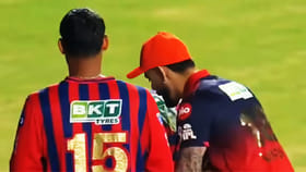 VIDEO: ಕೊಹ್ಲಿಯ ಪಾದ ಮುಟ್ಟಿ ನಮಸ್ಕರಿಸಿದ ಯುವ ವೇಗಿ: ಆಮೇಲೇನಾಯ್ತು? 