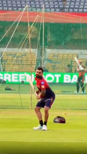 ರೊಮಾರಿಯೊ ನೀ ಬ್ಯಾಟಿಂಗ್ ಮಾಡೋದು ಹೀಗೆ 😄