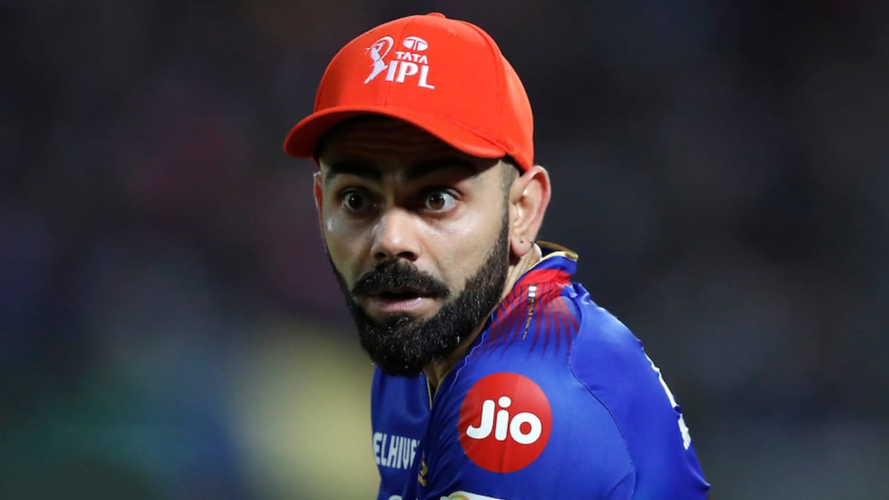 IPL 2026: ರಾಯಲ್ ಚಾಲೆಂಜರ್ಸ್ ಬೆಂಗಳೂರು (RCB) ತಂಡದ ಸ್ಟಾರ್ ಬ್ಯಾಟರ್ ವಿರಾಟ್ ಕೊಹ್ಲಿ (Virat Kohli) ಏಪ್ರಿಲ್ 15 ರಂದು ಲಕ್ನೋ ಸೂಪರ್ ಜೈಂಟ್ಸ್ ವಿರುದ್ಧ ನಡೆಯಲಿರುವ ಮಹತ್ವದ ಪಂದ್ಯದಲ್ಲಿ ಆಡುವುದು ಅನುಮಾನ ಎಂದು ವರದಿಯಾಗಿದೆ.
