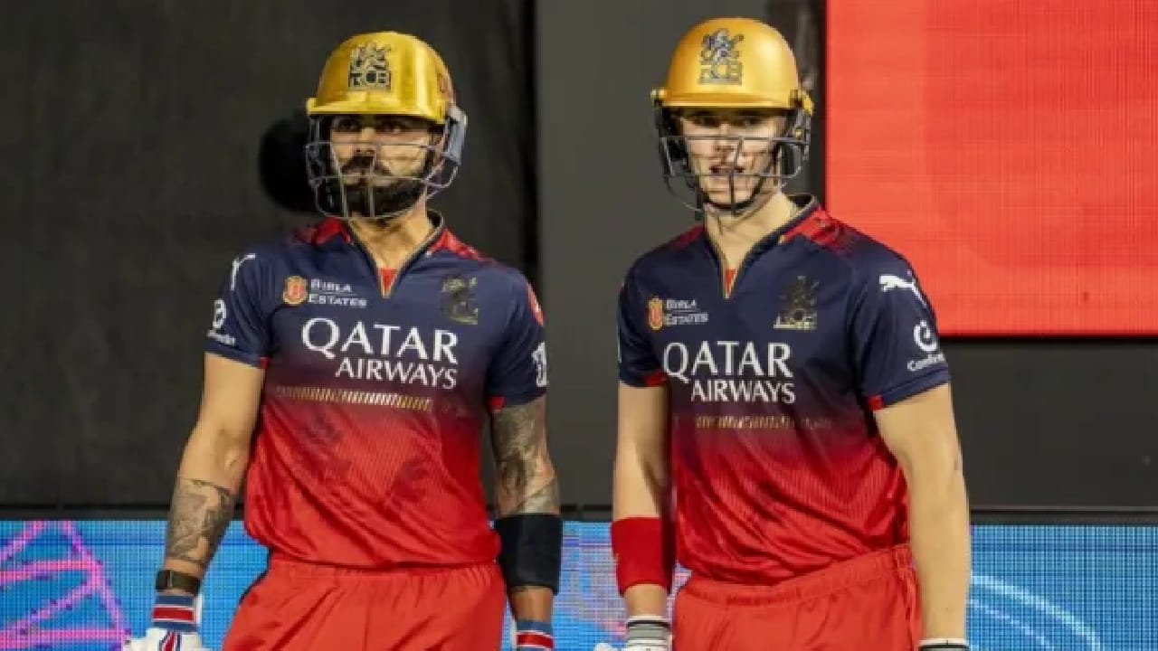 ಫಿಲ್ ಸಾಲ್ಟ್ ಅವರ ಅನುಪಸ್ಥಿತಿಯಲ್ಲಿ ಇಂಗ್ಲೆಂಡ್‌ನ ಯುವ ಪ್ರತಿಭೆ ಜೇಕಬ್ ಬೆಥೆಲ್ ಅವರಿಗೆ ತಂಡದಲ್ಲಿ ಮತ್ತೊಮ್ಮೆ ಸ್ಥಾನ ಸಿಗಲಿದೆ. ಅದರಂತೆ ಗುಜರಾತ್ ಟೈಟಾನ್ಸ್ ವಿರುದ್ಧದ ಪಂದ್ಯದಲ್ಲಿ ವಿರಾಟ್ ಕೊಹ್ಲಿ ಹಾಗೂ ಜೇಕಬ್ ಬೆಥೆಲ್ ಇನಿಂಗ್ಸ್ ಆರಂಭಿಸುವ ಸಾಧ್ಯತೆ ಹೆಚ್ಚಿದೆ.