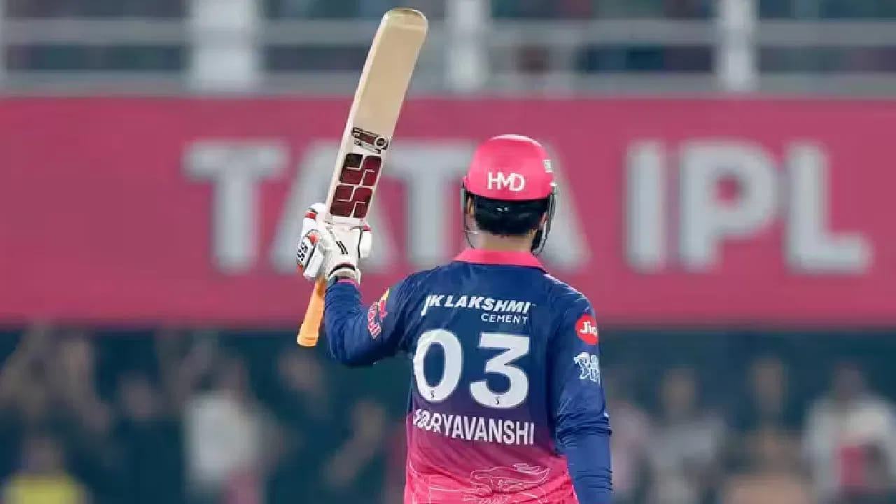 ಈ ಮೂಲಕ ಐಪಿಎಲ್ ಇತಿಹಾಸದಲ್ಲೇ ಅತೀ ಕಡಿಮೆ ಎಸೆತಗಳಲ್ಲಿ 500 ರನ್​ ಗಳಿಸಿದ ಬ್ಯಾಟರ್ ಎಂಬ ಭರ್ಜರಿ ದಾಖಲೆಯನ್ನು ವೈಭವ್ ಸೂರ್ಯವಂಶಿ ತಮ್ಮದಾಗಿಸಿಕೊಂಡಿದ್ದಾರೆ. ಇದಕ್ಕೂ ಮುನ್ನ ಈ ದಾಖಲೆ ಆಸ್ಟ್ರೇಲಿಯಾದ ಸ್ಫೋಟಕ ದಾಂಡಿಗ ಗ್ಲೆನ್ ಮ್ಯಾಕ್ಸ್​​ವೆಲ್ ಹೆಸರಿನಲ್ಲಿತ್ತು. 