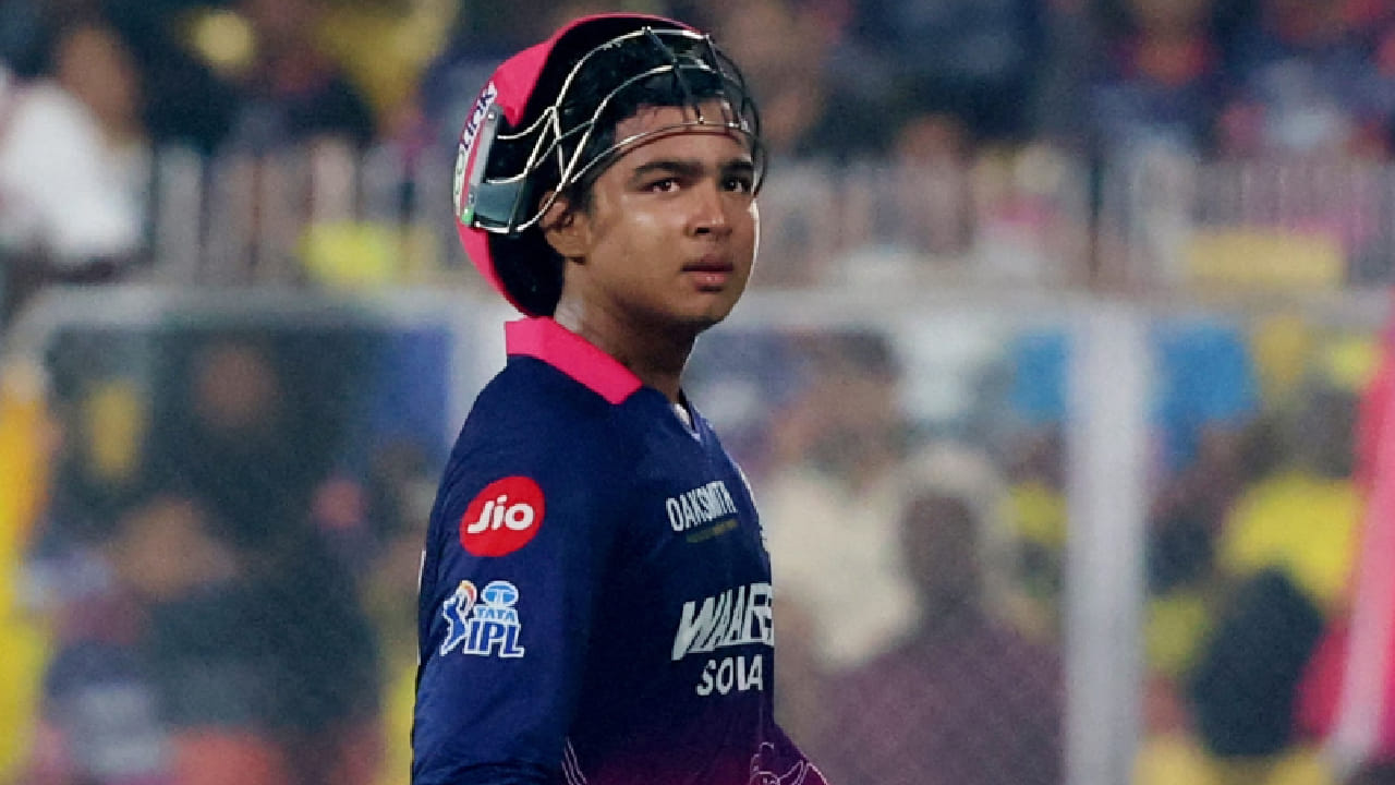 ಹಾಗೆಯೇ ಐಪಿಎಲ್​ ಇತಿಹಾಸದಲ್ಲಿ 500 ರನ್ ಕಲೆಹಾಕಿದ ಅತ್ಯಂತ ಕಿರಿಯ ಬ್ಯಾಟರ್ ಎಂಬ ದಾಖಲೆ ಕೂಡ ವೈಭವ್ ಸೂರ್ಯವಂಶಿ ಪಾಲಾಗಿದೆ. ಇದಕ್ಕೂ ಮುನ್ನ ಈ ದಾಖಲೆ ಪೃಥ್ವಿ ಶಾ (19 ವರ್ಷ) ಹೆಸರಿನಲ್ಲಿತ್ತು. ಇದೀಗ 15ನೇ ವಯಸ್ಸಿನಲ್ಲಿ ಐನೂರು ರನ್​ಗಳಿಸುವ ಮೂಲಕ ವೈಭವ್ ಸೂರ್ಯವಂಶಿ ಹೊಸ ಇತಿಹಾಸ ಬರೆದಿದ್ದಾರೆ.