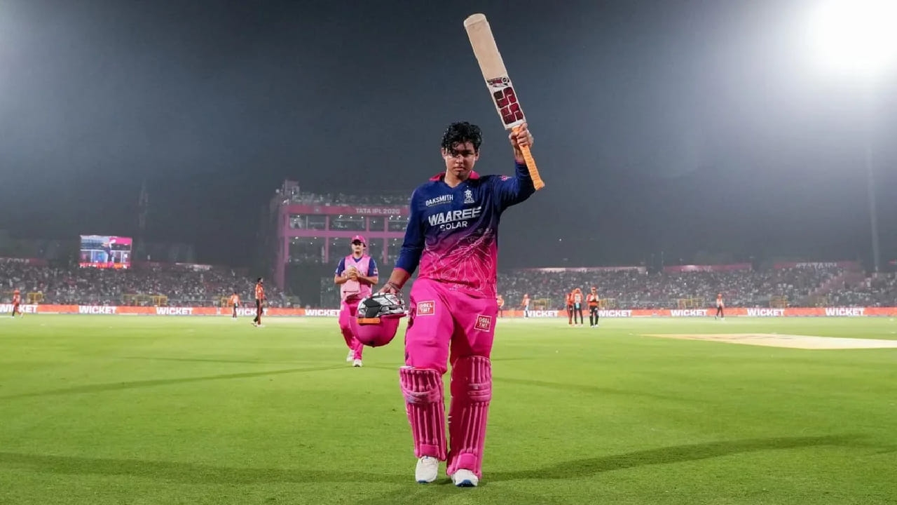 ಕ್ರಿಕೆಟ್ ಎನ್ನುವುದು ಕೇವಲ ಅನುಭವದ ಆಟವಲ್ಲ, ಅದು ಪ್ರತಿಭೆಯ ಪ್ರದರ್ಶನ ಎಂಬುದನ್ನು 15 ವರ್ಷದ ವೈಭವ್ ಸೂರ್ಯವಂಶಿ (Vaibhav Sooryavanshi) ಮತ್ತೊಮ್ಮೆ ಸಾಬೀತುಪಡಿಸಿದ್ದಾರೆ. ಸನ್ ರೈಸರ್ಸ್ ಹೈದರಾಬಾದ್ ತಂಡದ ಬೌಲಿಂಗ್ ದಾಳಿಯನ್ನು ಪುಡಿ ಮಾಡಿದ ಸೂರ್ಯವಂಶಿ, ಐಪಿಎಲ್ ಇತಿಹಾಸ ಕಂಡ ಅತ್ಯಂತ ಸ್ಫೋಟಕ ಇನ್ನಿಂಗ್ಸ್‌ಗಳಲ್ಲಿ ಒಂದನ್ನು ಆಡಿ ಮುಗಿಸಿದ್ದಾರೆ. ಈ ಭರ್ಜರಿ ಇನಿಂಗ್ಸ್​ನೊಂದಿಗೆ ಹಲವು ದಾಖಲೆಗಳನ್ನು ನಿರ್ಮಿಸಿದ್ದಾರೆ. ಆ ದಾಖಲೆಗಳ ಮಾಹಿತಿ ಇಲ್ಲಿದೆ...