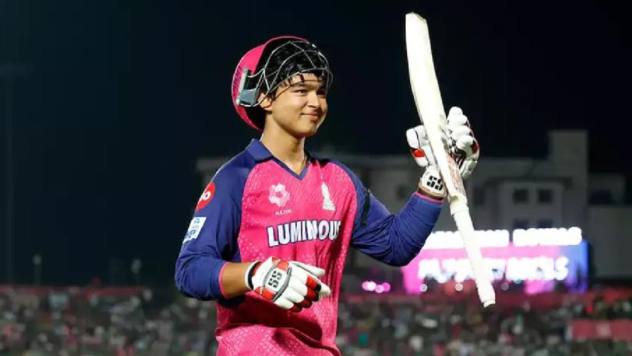 ಅತೀ ವೇಗದ ಅರ್ಧಶತಕ: ವೈಭವ್ ಸೂರ್ಯವಂಶಿ ಈ ಪಂದ್ಯದಲ್ಲಿ ಕೇವಲ 15 ಎಸೆತಗಳಲ್ಲಿ ಅರ್ಧಶತಕ ಪೂರೈಸಿದ್ದರು. ಇದು ಈ ಸೀಸನ್​ನ ಜಂಟಿ ವೇಗದ ಅರ್ಧಶತಕವಾಗಿದೆ. ಈ ಪಟ್ಟಿಯಲ್ಲಿ ವೈಭವ್ ಜೊತೆ 15 ಎಸೆತಗಳಲ್ಲಿ ಅರ್ಧಶತಕ ಸಿಡಿಸಿದ ಭಿಷೇಕ್ ಶರ್ಮಾ ಅಗ್ರಸ್ಥಾನದಲ್ಲಿದ್ದಾರೆ.