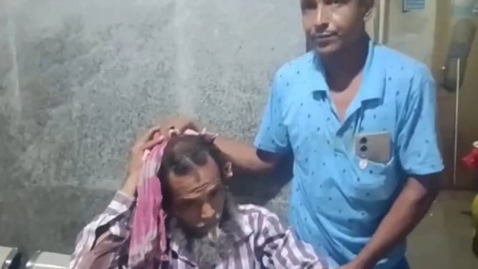 ಮತದಾನದ ವೇಳೆ ಮುರ್ಷಿದಾಬಾದ್​ನಲ್ಲಿ ಬಾಂಬ್ ದಾಳಿ, ಹಲವರಿಗೆ ಗಾಯ