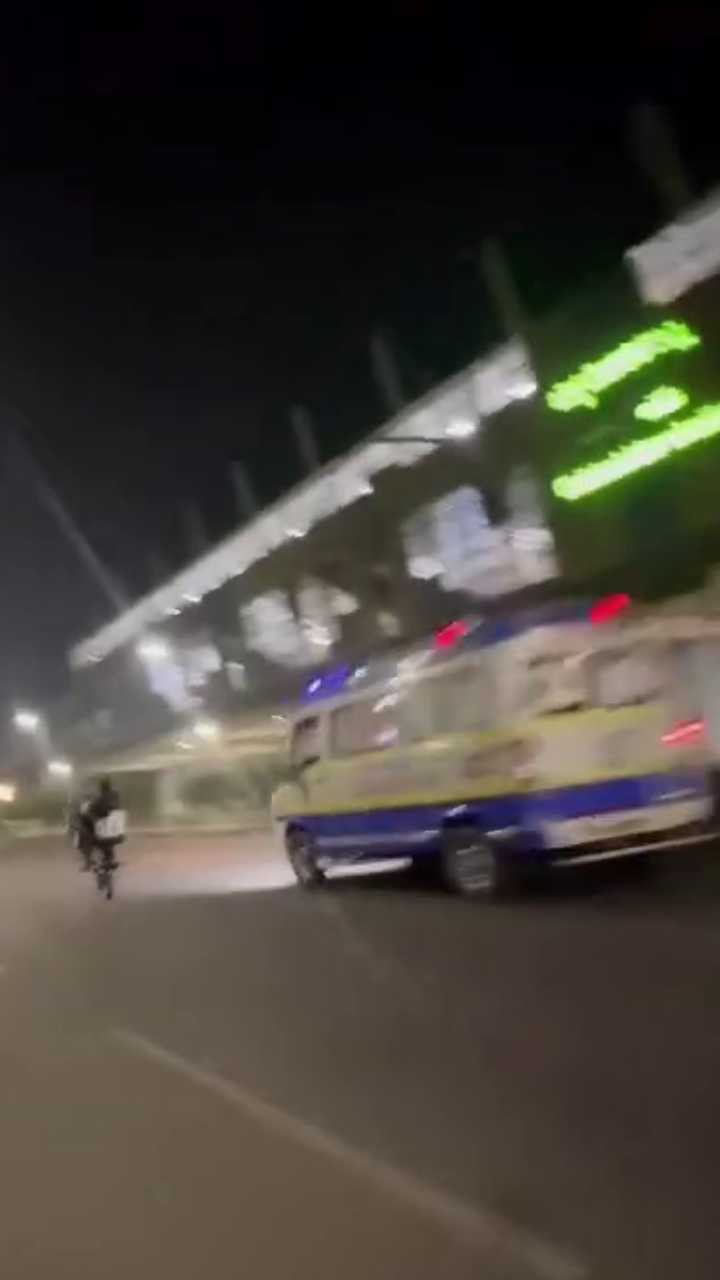 ಆ್ಯಂಬುಲೆನ್ಸ್​ನೇ ಓವರ್​ಟೇಕ್ ಮಾಡಿ ವೀಲ್ಹಿಂಗ್!