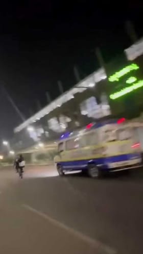 ಆ್ಯಂಬುಲೆನ್ಸ್​ನೇ ಓವರ್​ಟೇಕ್ ಮಾಡಿ ವೀಲ್ಹಿಂಗ್!