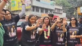 ವಿಚ್ಛೇದನ ಪಡೆದ ಮಗಳನ್ನು ವಾದ್ಯಗಳೊಂದಿಗೆ ಸ್ವಾಗತಿಸಿದ ನಿವೃತ್ತ ನ್ಯಾಯಾಧೀಶ