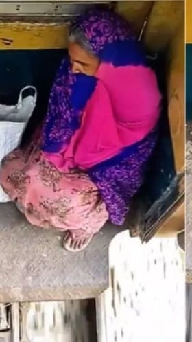 ಟಿಕೆಟ್​​ಗೆ ಹಣವಿಲ್ಲದೆ ರೈಲು ಬೋಗಿ ಹೊರಗೆ ವೃದ್ಧೆಯ ಪ್ರಯಾಣ!