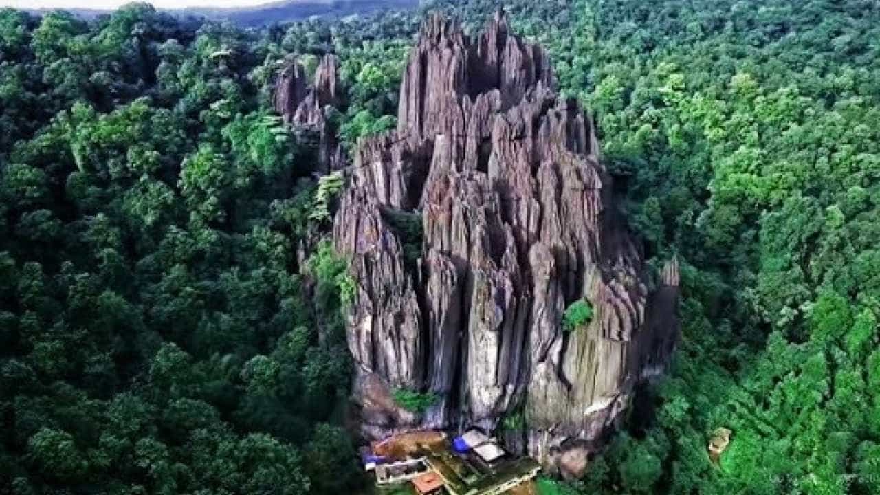 ಯಾಣದ ಕಪ್ಪು ಶಿಲೆಗಳಿಗೆ ಈಗ 'ರಾಷ್ಟ್ರೀಯ ಪಾರಂಪರಿಕ' ಕಿರೀಟ: ಜಿಎಸ್ಐನಿಂದ ಐತಿಹಾಸಿಕ ಘೋಷಣೆ! ಯಾಣದ ಕಪ್ಪು ಶಿಲೆಗಳಿಗೆ ಈಗ 'ರಾಷ್ಟ್ರೀಯ ಪಾರಂಪರಿಕ' ಕಿರೀಟ: ಜಿಎಸ್ಐನಿಂದ ಐತಿಹಾಸಿಕ ಘೋಷಣೆ!