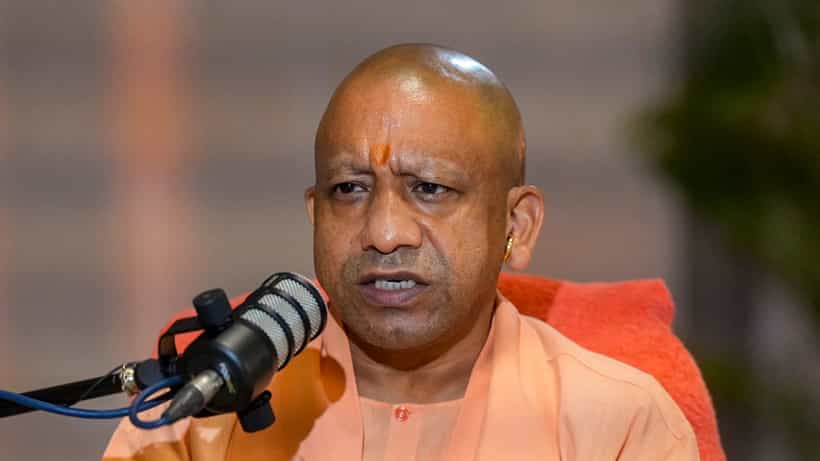 ಬಾಲಿವುಡ್ಗೆ ಎಚ್ಚರಿಕೆ ಕೊಟ್ಟ ಯುಪಿ ಸಿಎಂ ಯೋಗಿ ಆದಿತ್ಯನಾಥ್