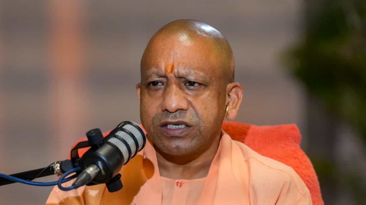 ಬಾಲಿವುಡ್ಗೆ ಎಚ್ಚರಿಕೆ ಕೊಟ್ಟ ಯುಪಿ ಸಿಎಂ ಯೋಗಿ ಆದಿತ್ಯನಾಥ್ ಬಾಲಿವುಡ್ಗೆ ಎಚ್ಚರಿಕೆ ಕೊಟ್ಟ ಯುಪಿ ಸಿಎಂ ಯೋಗಿ ಆದಿತ್ಯನಾಥ್