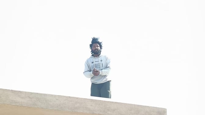 ನ್ಯಾಯ ಬೇಕು ಎಂದು 9 ಮಹಡಿಗಳ ಬಿಲ್ಡಿಂಗ್ ಏರಿ ಯುವಕನ ಹೈಡ್ರಾಮಾ