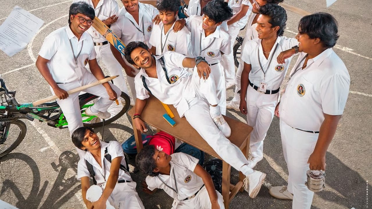 ಯುವ ಪ್ರೇಮಕತೆಯನ್ನು ಹೊಂದಿರುವ ತೆಲುಗು ಸಿನಿಮಾ ‘ಯೂತ್’ ಈ ವಾರ ಒಟಿಟಿಗೆ ಬಂದಿದೆ. ನಿಜ ಪ್ರೀತಿಯನ್ನು ಹುಡುಕುವ ಯುವಕನ ಕತೆಯನ್ನು ಈ ಸಿನಿಮಾ ಒಳಗೊಂಡಿದೆ. ಹಾಸ್ಯದ ಜೊತೆಗೆ ರೊಮ್ಯಾಂಟಿಕ್ ಜಾನರ್ ಅನ್ನು ಒಳಗೊಂಡಿರುವ ಈ ಸಿನಿಮಾ ನೆಟ್​​ಫ್ಲಿಕ್ಸ್​​ನಲ್ಲಿ ವೀಕ್ಷಣೆಗೆ ಲಭ್ಯವಿದೆ.