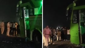 ಬೈಕ್​ಗೆ ಗುದ್ದಿದ ಖಾಸಗಿ ಬಸ್, ನಾಲ್ವರು ಯುವಕರು ಸ್ಥಳದಲ್ಲೇ ಸಾವು