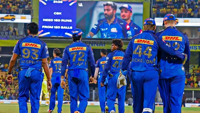 ಮೊದಲ ಸೀಸನ್​ನಲ್ಲೇ 15 ವರ್ಷಗಳ ಹಳೆಯ ದಾಖಲೆ ಮುರಿದ ಮುಂಬೈ ಬೌಲರ್
