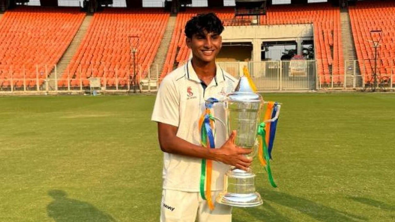 ಅಂಬ್ರಿಶ್, ಕೂಚ್ ಬೆಹಾರ್ ಟ್ರೋಫಿಯಲ್ಲಿ ತಮಿಳುನಾಡು ತಂಡವನ್ನು ಮುನ್ನಡೆಸಿದ್ದಾರೆ ಎಂಬುದು ಗಮನಿಸಬೇಕಾದ ಸಂಗತಿ. ಅಂಬ್ರಿಶ್ ನಾಯಕತ್ವದಲ್ಲಿ, ತಮಿಳುನಾಡು 33 ವರ್ಷಗಳ ನಂತರ ಕೂಚ್ ಬೆಹಾರ್ ಟ್ರೋಫಿಯನ್ನು ಗೆದ್ದುಕೊಂಡಿತು. ಇದೀಗ ಸನ್​ರೈಸರ್ಸ್​ ತಂಡವನ್ನು ಸೇರಿಕೊಂಡಿರುವ ಅಂಬ್ರಿಶ್​ಗೆ ಮಿಲಿಯನ್ ಡಾಲರ್ ಟೂರ್ನಿ ಐಪಿಎಲ್‌ನಲ್ಲಿ ಆಡುವ ಅವಕಾಶ ಸಿಗುತ್ತದ ಎಂಬುದನ್ನು ಕಾದುನೋಡಬೇಕಿದೆ.
