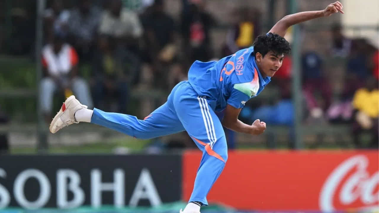 ಐಪಿಎಲ್ 2026 ರಲ್ಲಿ ಸೋಲು ಗೆಲುವಿನ ಸಮಾನ ರುಚಿ ನೋಡಿರುವ ಸನ್ರೈಸರ್ಸ್ ಹೈದರಾಬಾದ್ ತಂಡ, ಖಾಯಂ ನಾಯಕ ಪ್ಯಾಟ್ ಕಮ್ಮಿನ್ಸ್ ಬಂದ ಬಳಿಕ ಸತತ ಎರಡು ಪಂದ್ಯಗಳನ್ನು ಗೆದ್ದು ಆತ್ಮವಿಶ್ವಾಸದ ಅಲೆಯಲ್ಲಿ ಬೀಗುತ್ತಿದೆ. ಈ ನಡುವೆ ಈ ತಂಡಕ್ಕೆ ಹೊಸ ಆಟಗಾರನ ಆಗಮನವಾಗಿದೆ. ಆ ಆಟಗಾರನ ಹೆಸರು ಆರ್ಎಸ್ ಅಂಬ್ರಿಶ್.