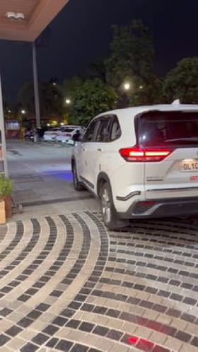 ಬೆಂಗಾವಲು ಪಡೆ ಬಿಟ್ಟು ಒಂದೇ ಕಾರಿನಲ್ಲಿ ಪ್ರಯಾಣಿಸಿದ ಸಚಿವ ಅಶ್ವಿನಿ ವೈಷ್ಣವ್