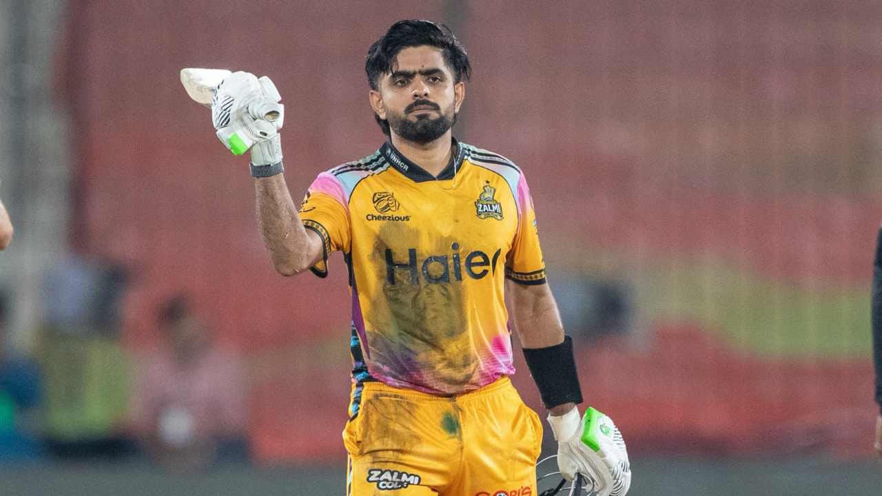 ಈ ಬಾರಿಯ ಪಾಕಿಸ್ತಾನ್ ಸೂಪರ್ ಲೀಗ್​ನಲ್ಲಿ 11 ಇನಿಂಗ್ಸ್ ಆಡಿದ್ದ ಬಾಬರ್ ಆಝಂ 2 ಭರ್ಜರಿ ಶತಕ ಹಾಗೂ 3 ಅರ್ಧಶತಕಗಳನ್ನು ಬಾರಿಸಿದ್ದರು. ಈ ಮೂಲಕ ಒಟ್ಟು 588 ರನ್​ ಕಲೆಹಾಕಿದ್ದರು. ಇದಕ್ಕೆ ಒಂದು ರನ್ ಸೇರ್ಪಡೆಯಾಗಿದ್ದರೆ ಹೊಸ ಇತಿಹಾಸ ನಿರ್ಮಾಣವಾಗುತ್ತಿತ್ತು.