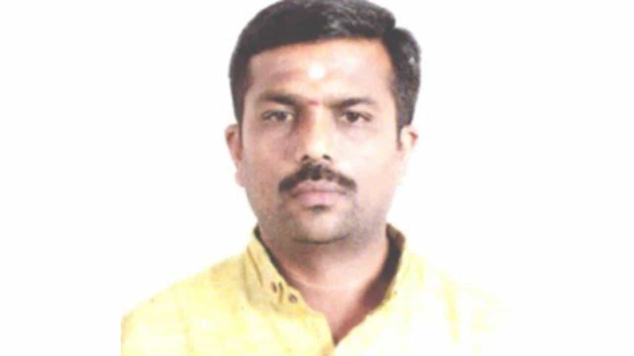 ಬಿಡಿಎ ಆಸ್ತಿ ಮೇಲೆ ಬ್ರೋಕರ್ ಕಣ್ಣು: ನೌಕರನೆಂದು ನಂಬಿಸಿ ಸೈಟ್ ಕಬಳಿಸಿದ್ದ ಕಿಂಗ್ಪಿನ್ ಬಂಧನ ಬಿಡಿಎ ಆಸ್ತಿ ಮೇಲೆ ಬ್ರೋಕರ್ ಕಣ್ಣು: ನೌಕರನೆಂದು ನಂಬಿಸಿ ಸೈಟ್ ಕಬಳಿಸಿದ್ದ ಕಿಂಗ್ಪಿನ್ ಬಂಧನ
