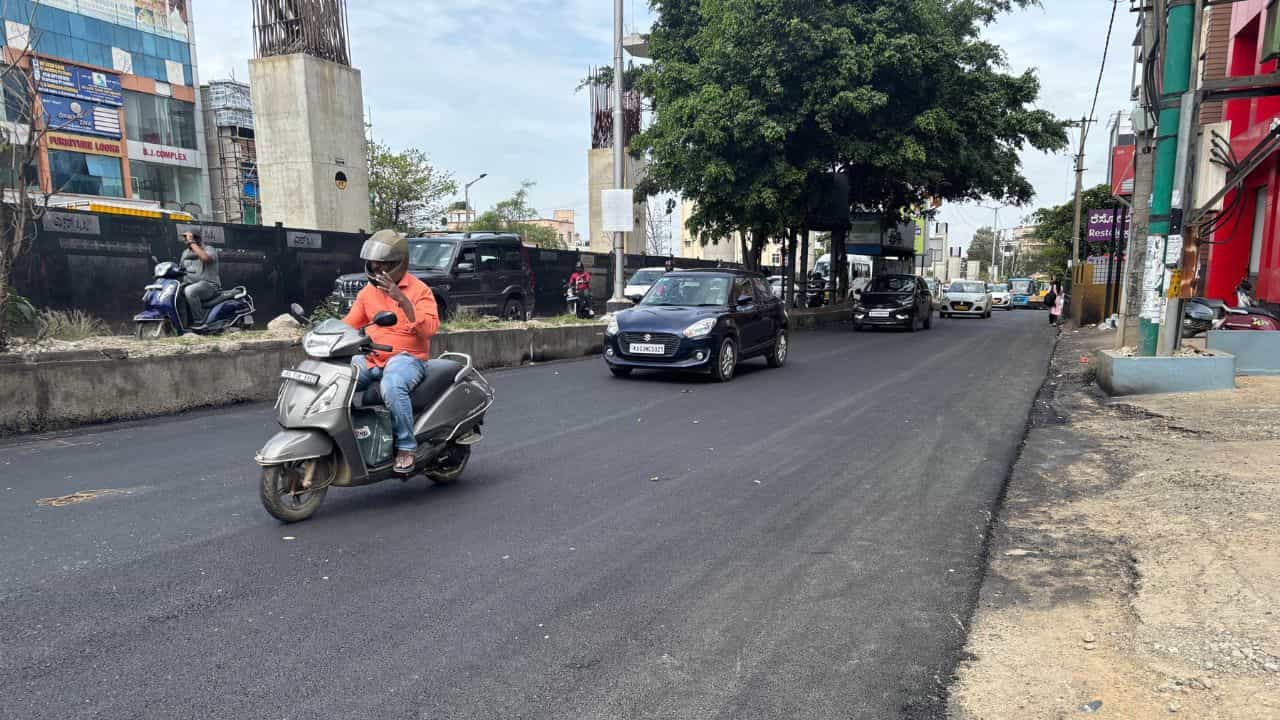 ಬೆಂಗಳೂರಿಗರೇ ಗಮನಿಸಿ: 60 ದಿನಗಳ ಕಾಲ ಈ ಪ್ರಮುಖ ರಸ್ತೆ ಕ್ಲೋಸ್; ಬದಲಿ ಮಾರ್ಗಗಳ ಮಾಹಿತಿ ಇಲ್ಲಿದೆ ಬೆಂಗಳೂರಿಗರೇ ಗಮನಿಸಿ: 60 ದಿನಗಳ ಕಾಲ ಈ ಪ್ರಮುಖ ರಸ್ತೆ ಕ್ಲೋಸ್; ಬದಲಿ ಮಾರ್ಗಗಳ ಮಾಹಿತಿ ಇಲ್ಲಿದೆ