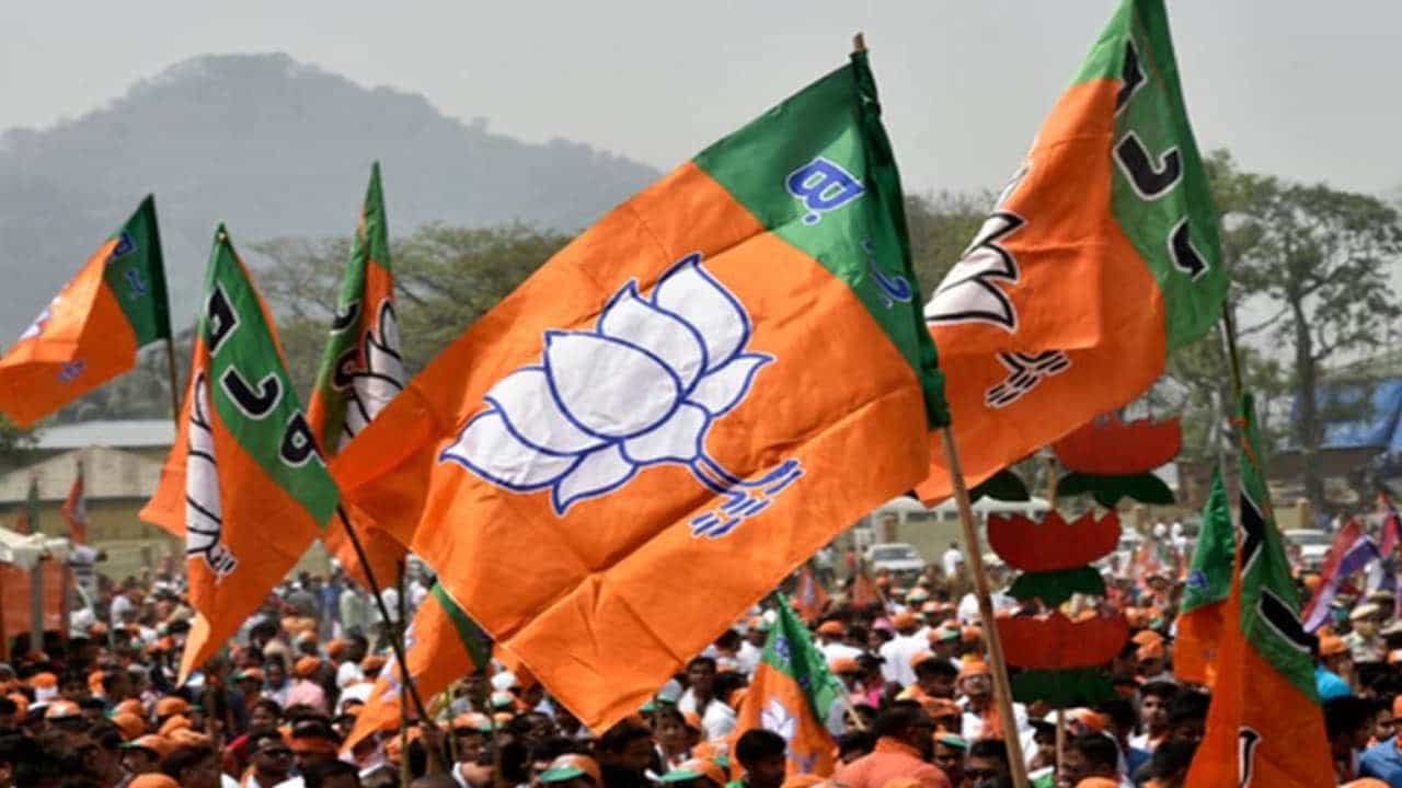 ಪಶ್ಚಿಮ ಬಂಗಾಳದಲ್ಲಿ ಮೊದಲ ಬಾರಿಗೆ ಅಧಿಕಾರ ಸ್ಥಾಪನೆಯತ್ತ ಬಿಜೆಪಿ; ನಿಚ್ಚಳ ಬಹುಮತ ಬಹುತೇಕ ನಿಶ್ಚಿತ