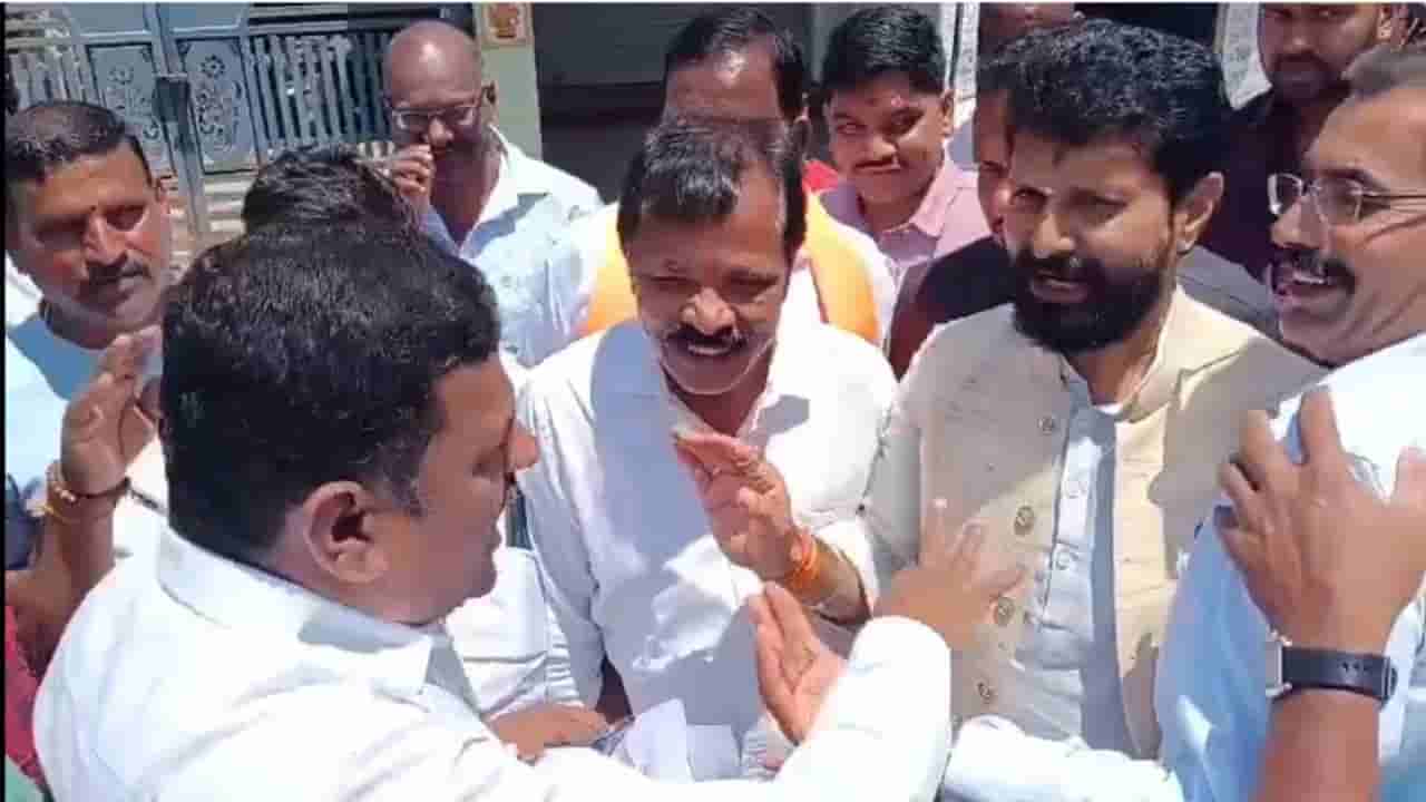 ನಿಪ್ಪಾಣಿ ಬೆನ್ನಲ್ಲೇ ಚಿಕ್ಕಮಗಳೂರಲ್ಲೂ ಕೈ, ಕಮಲ ಸಮರ: ಕಾಮಗಾರಿ ವಿಚಾರವಾಗಿ ಸಿ.ಟಿ.ರವಿ ಎದುರೇ ಹೈಡ್ರಾಮಾ