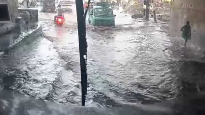 ವರುಣಾರ್ಭಟಕ್ಕೆ ಚಿಕ್ಕಮಗಳೂರಲ್ಲಿ ಮುಳುಗಿದ ರೈಲ್ವೇ ಅಂಡರ್ ಪಾಸ್, ಹೊಳೆಯಂತಾದ ರಸ್ತೆಗಳು ವರುಣಾರ್ಭಟಕ್ಕೆ ಚಿಕ್ಕಮಗಳೂರಲ್ಲಿ ಮುಳುಗಿದ ರೈಲ್ವೇ ಅಂಡರ್ ಪಾಸ್, ಹೊಳೆಯಂತಾದ ರಸ್ತೆಗಳು