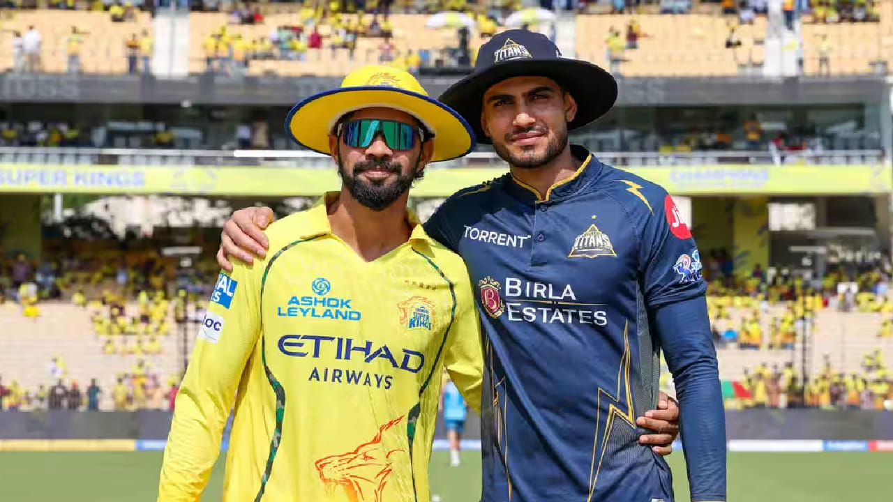 ಅಂದರೆ ಗುಜರಾತ್ ಟೈಟಾನ್ಸ್ ವಿರುದ್ಧದ ಪಂದ್ಯದಲ್ಲಿ ಚೆನ್ನೈ ಸೂಪರ್ ಕಿಂಗ್ಸ್ ತಂಡವು ಭರ್ಜರಿ ಜಯ ಸಾಧಿಸಬೇಕು. ಅದು ಕೂಡ ಕನಿಷ್ಠ 20 ರನ್ಗಳ ಅಂತರದಿಂದ. ಇಂತಹದೊಂದು ಗೆಲುವು ಸಿಕ್ಕರೆ 14 ಅಂಕಗಳೊಂದಿಗೆ ಸಿಎಸ್ಕೆ ತಂಡವು ಅಂಕ ಪಟ್ಟಿಯಲ್ಲಿ ನಾಲ್ಕನೇ ಸ್ಥಾನಕ್ಕೇರಲಿದೆ.