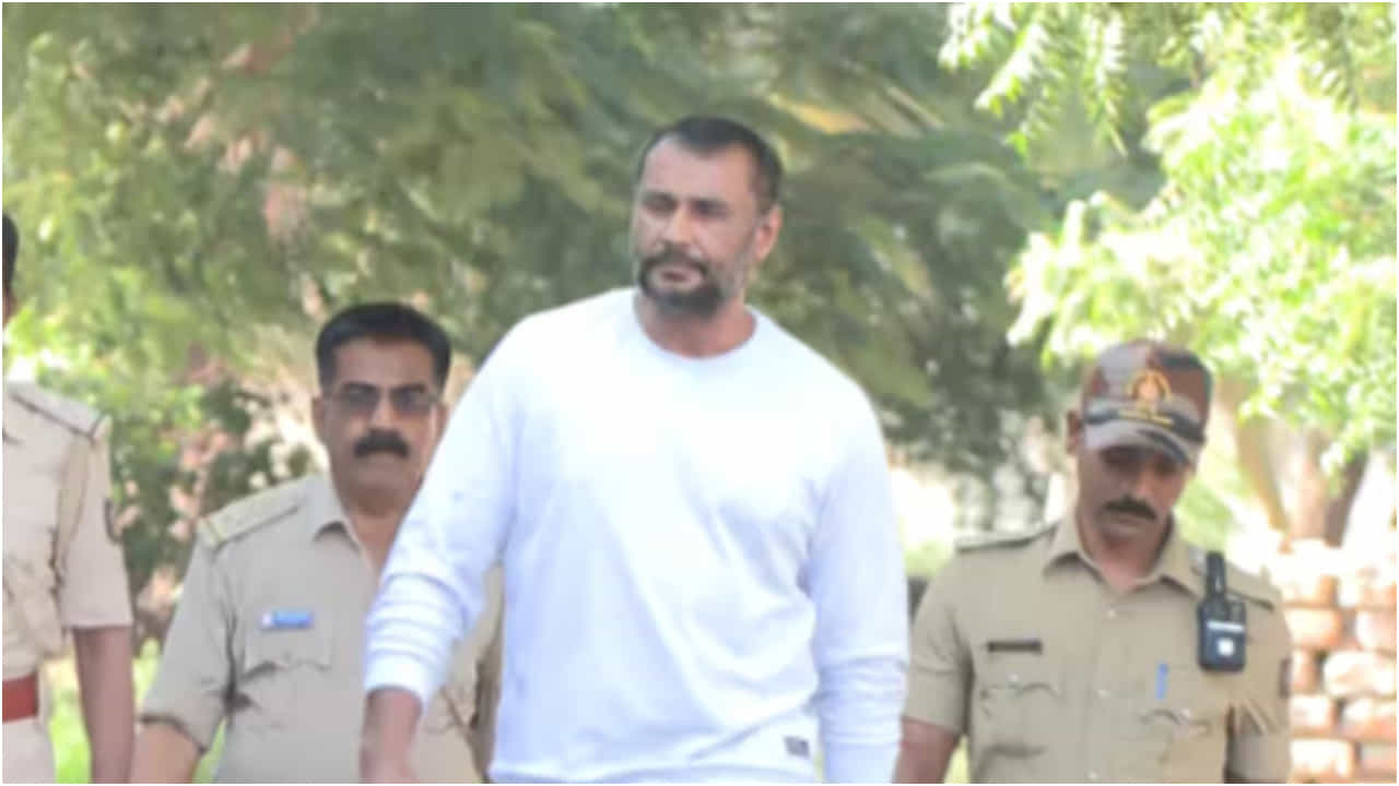 ಸುಪ್ರೀಂಕೋರ್ಟ್​ ಆದೇಶದಿಂದ ದರ್ಶನ್​​ಗೆ ಹೆಚ್ಚಿತು ಸಂಕಷ್ಟ; 2028ರವರೆಗೂ ಬರಲ್ಲ ಡಿ ಬಾಸ್ ಸಿನಿಮಾ?