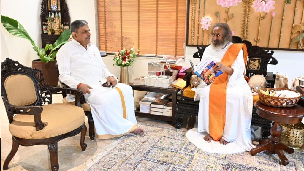 Dattatreya Hosabale With Ravi Shankar Guruji