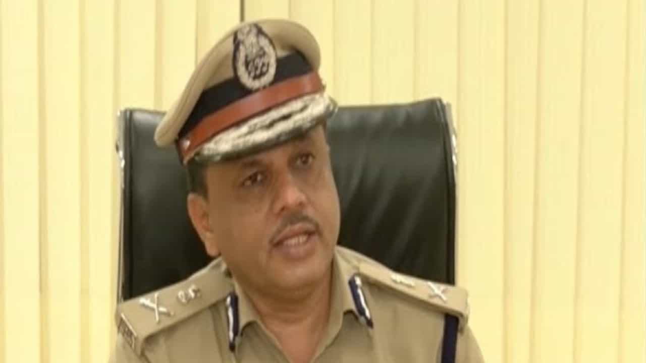 ಲಾಕಪ್ ಡೆತ್, ಪೊಲೀಸ್ ದೌರ್ಜನ್ಯಕ್ಕೆ ಬ್ರೇಕ್: ಐತಿಹಾಸಿಕ ‘ಸ್ಟ್ಯಾಂಡಿಂಗ್ ಆರ್ಡರ್-1060’ ಜಾರಿಗೊಳಿಸಿದ ಡಿಜಿಪಿ ಡಾ ಎಂಎ ಸಲೀಂ ಲಾಕಪ್ ಡೆತ್, ಪೊಲೀಸ್ ದೌರ್ಜನ್ಯಕ್ಕೆ ಬ್ರೇಕ್: ಐತಿಹಾಸಿಕ ‘ಸ್ಟ್ಯಾಂಡಿಂಗ್ ಆರ್ಡರ್-1060’ ಜಾರಿಗೊಳಿಸಿದ ಡಿಜಿಪಿ ಡಾ ಎಂಎ ಸಲೀಂ