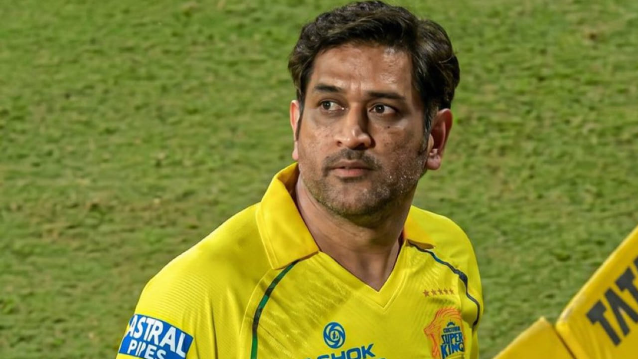 ಸನ್‌ರೈಸರ್ಸ್ ಹೈದರಾಬಾದ್ ವಿರುದ್ಧದ ಕೊನೆಯ ಪಂದ್ಯದಲ್ಲಿ ಮಾತನಾಡಿದ್ದ ಸಿಎಸ್​ಕೆ ನಾಯಕ ರುತುರಾಜ್ ಗಾಯಕ್ವಾಡ್, ಧೋನಿ ಕೊನೆಯ ಲೀಗ್ ಪಂದ್ಯದಲ್ಲಿ ಖಂಡಿತವಾಗಿಯೂ ಆಡುತ್ತಾರೆ ಎಂದಿದ್ದರು. ಆದರೀಗ ಹೊರಬಿದ್ದಿರುವ ಮಾಹಿತಿ ಪ್ರಕಾರ ಧೋನಿ ಆ ಪಂದ್ಯವನ್ನು ಆಡುವುದಿಲ್ಲ ಎನ್ನಲಾಗುತ್ತಿದೆ. ಸಧ್ಯಕ್ಕೆ ಧೋನಿ ನಿವೃತ್ತಿ ಘೋಷಿಸಿಲ್ಲವಾಗಿರುವುದರಿಂದ ಅವರು ಮುಂದಿನ ಸೀಸನ್​ನಲ್ಲಿ ಆಡುವುದನ್ನು ಕಾಣಬಹುದು. 
